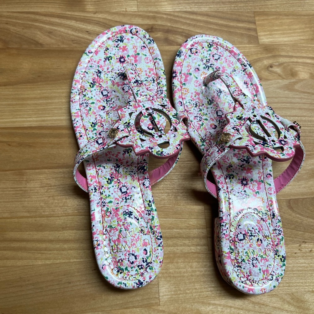 Crown Ivy — Wylie thong sandals